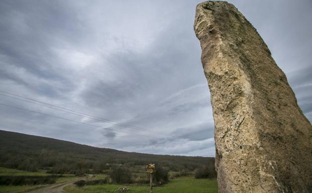 Centro expositivo de Villapresente acoge la muestra 'Menhires en Cantabria'