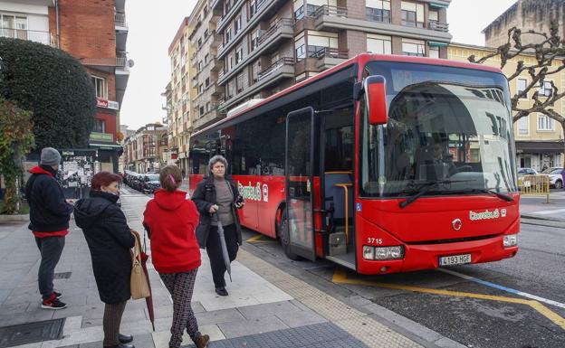 Cartes liderará una recogida de firmas para exigir la comarcalización del transporte