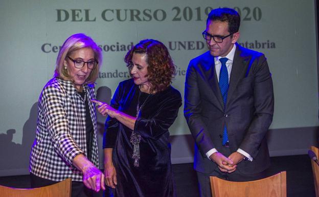 La UNED celebra el esfuerzo y la memoria