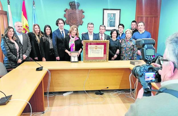 El Astillero entrega a la familia de Guillermo Cortés su título de hijo predilecto del municipio