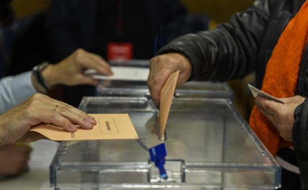 Siete concejos de Cantabria eligen representantes en una segunda jornada electoral local