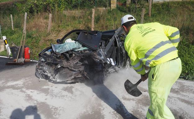 «Viendo cómo ha quedado el coche es un milagro que siga vivo»