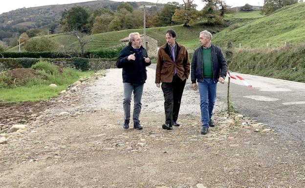 Gochicoa confirma que las obras de renovación del tramo Arenas de Iguña-Villasuso avanzan a «muy buen ritmo»
