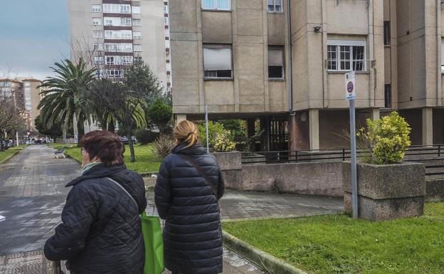 Un hombre de 66 años muere por inhalación de humo en un incendio en una vivienda de Cazoña