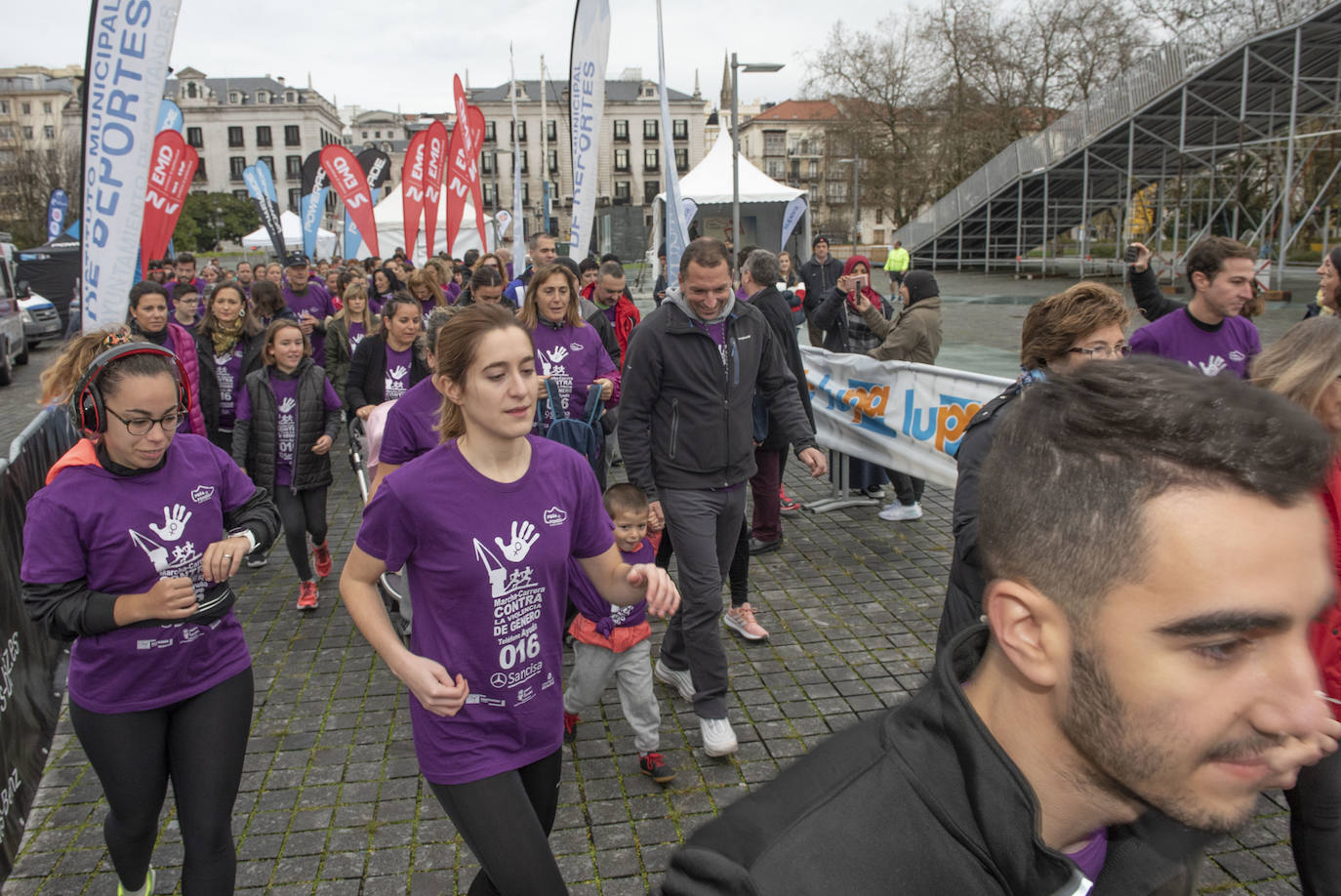 La marea morada toma Santander