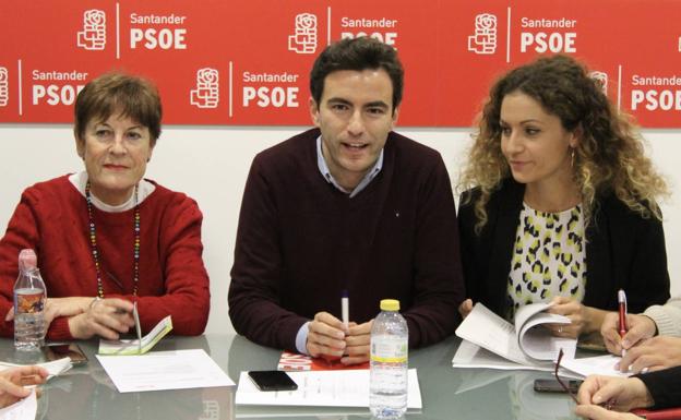 El PSOE pide a los partidos de Santander un «dique de contención» contra Vox en el pleno