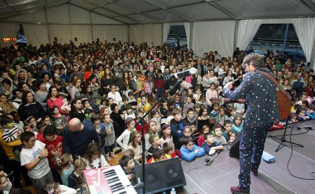 Música, juegos, talleres, moda y magia, para recaudar fondos para la lucha contra el cáncer en Torrelavega