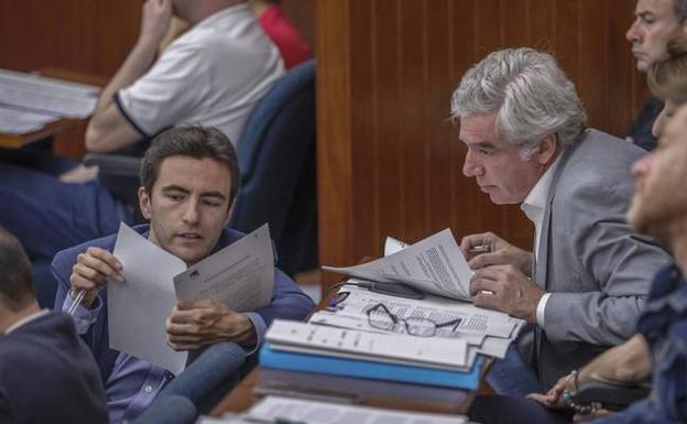 Casares no consigue apoyo entre los grupos municipales para su «dique de contención» a Vox en Santander