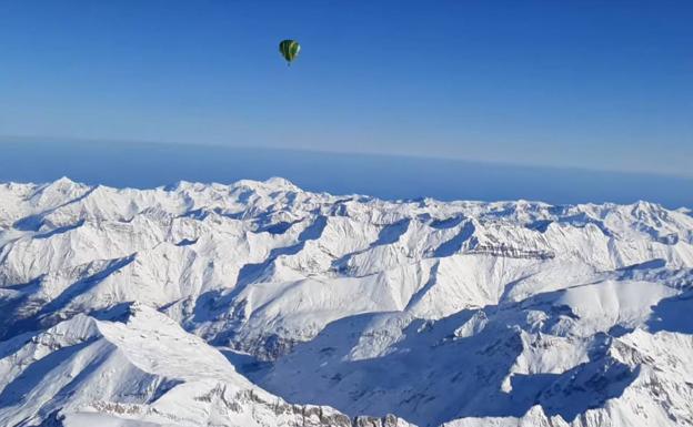 Los Pirineos, a vista de globo a 5.700 metros de altitud