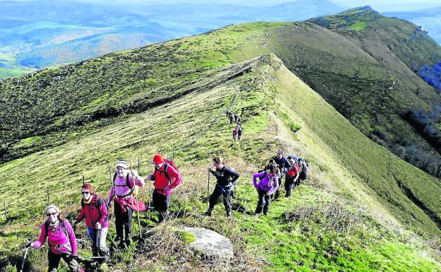 Un modesto cordal con grandes vistas desde la sierrra del Escudo