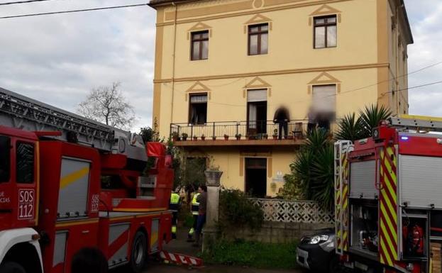 Un hombre herido tras incendiarse la planta baja de la casa de sus abuelos en Gama