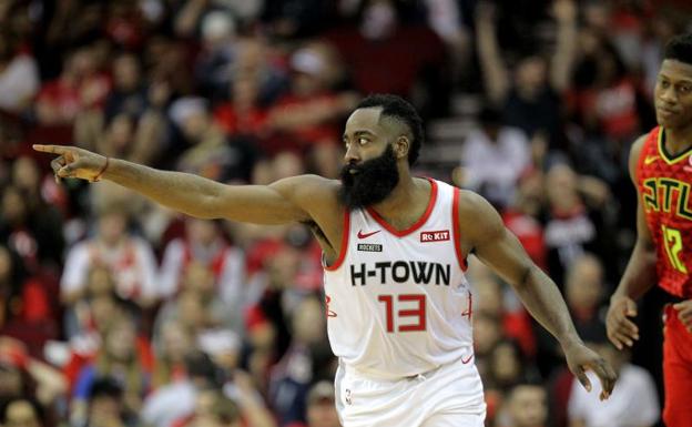 Con 60 puntos de Harden, los Rockets aplastan a los Hawks