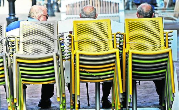 Los cántabros tienen hasta ocho años más de calidad de vida que el resto del país