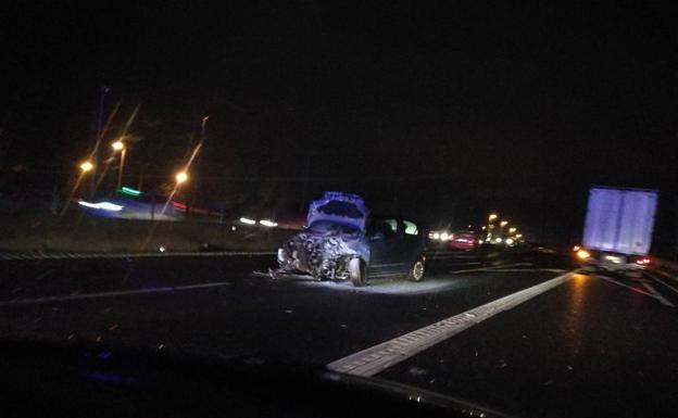 Accidentes y atascos en una mañana complicada en las autovías de la región
