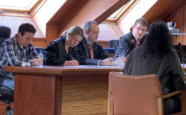 El jurado declara no culpable a la acusada de matar al anciano de Voto