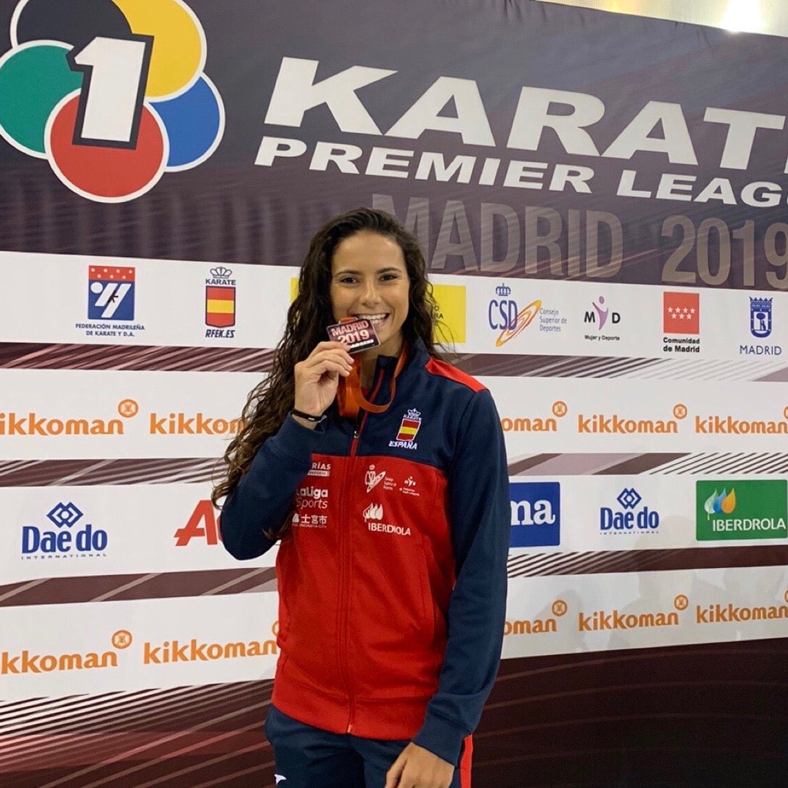 Carlota Fernández se cuelga la medalla de bronce en las Series Mundiales