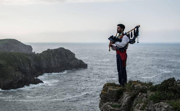 Reunión de folclore cántabro para cerrar el año en Casyc