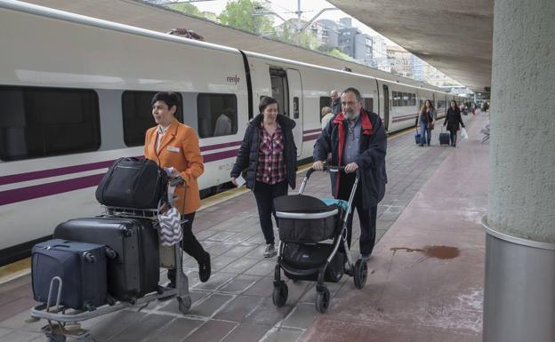 La huelga de Renfe de mañana tendrá escaso efecto en Cantabria: ningún tren de larga distancia se suprimirá