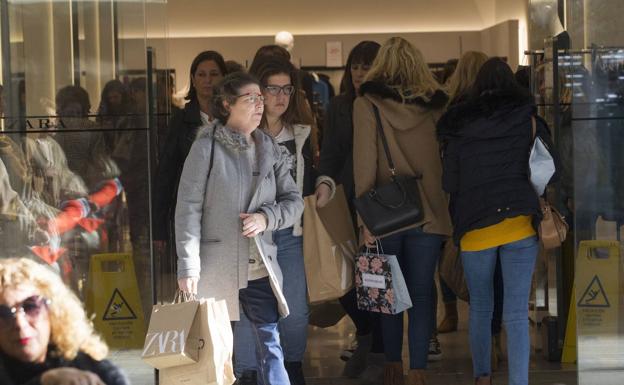 La Policía Nacional aumenta sus efectivos durante las Navidades para garantizar un «comercio seguro»