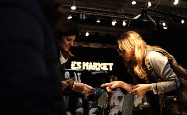 Compra los regalos más originales este domingo en Escenario Market