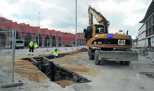 Comienza la construcción de un foso de carga en el puerto de Santoña