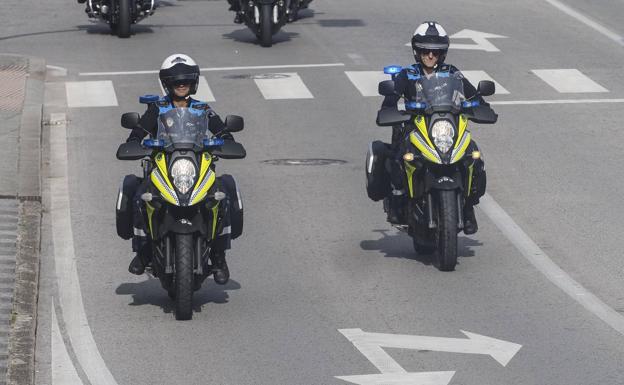 Abandona su moto y escapa corriendo cuando la Policía le da el alto para pedirle la documentación