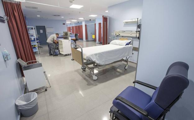 Valdecilla refuerza Urgencias y abrirá más camas para afrontar el impacto de la gripe