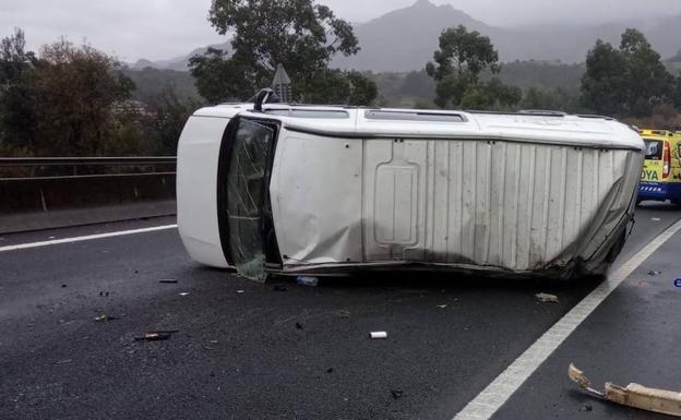 Tres personas heridas en un accidente en la autovía A-8 a la altura de Castro