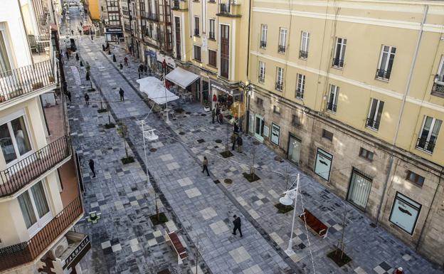 La peatonalización de la calle Ancha y Carrera «humaniza» el entorno y «revitaliza» el comercio