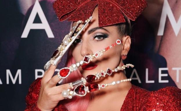 Las uñas de Lady Gaga superan en exceso al fenómeno Rosalía