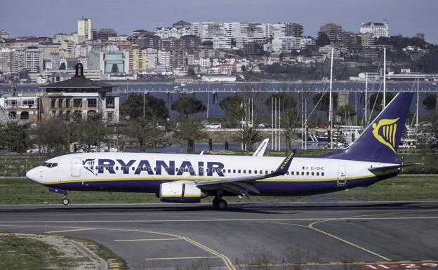 El Gobierno emplaza a Ryanair a buscar una solución al avión de las 'mil vueltas'