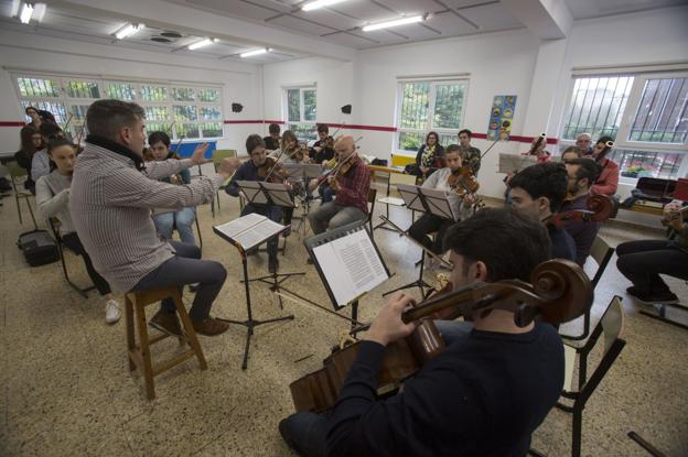 Cerca de 200 músicos participan hoy en el concierto 'Una Navidad clásica'