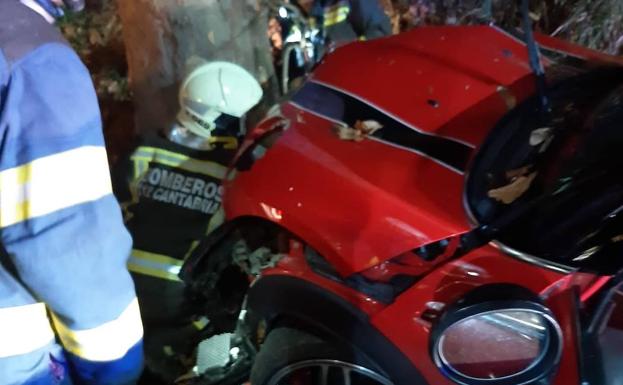 Herido un joven de 26 años tras chocar con el coche contra un árbol en Lamadrid