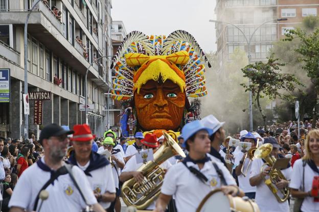 Una docena de carrozas participará en la Batalla de Flores pese a su cambio de fecha