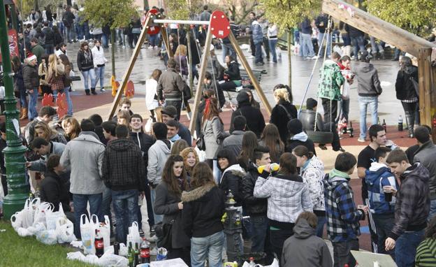 Fridays for Future pide contenedores y baños públicos para la tradicional 'Champanada' del parque de La Teja