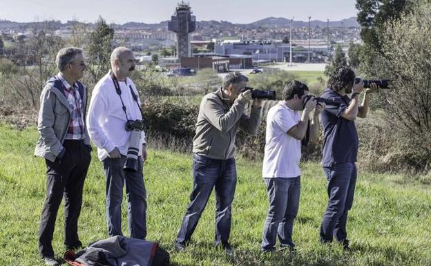 Amigos de Parayas, los vigilantes del aeropuerto