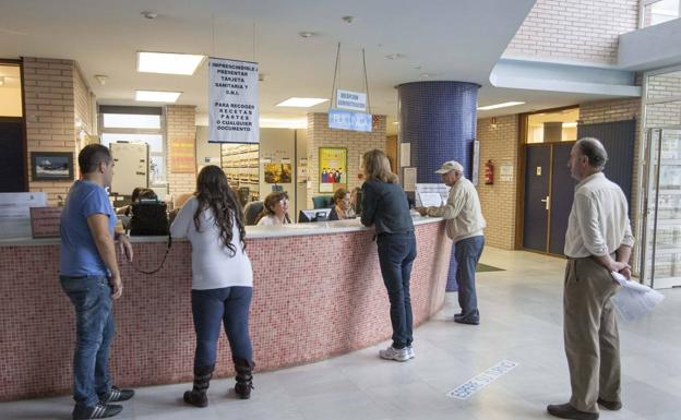 El PSOE de El Astillero pide mejoras en el centro de salud