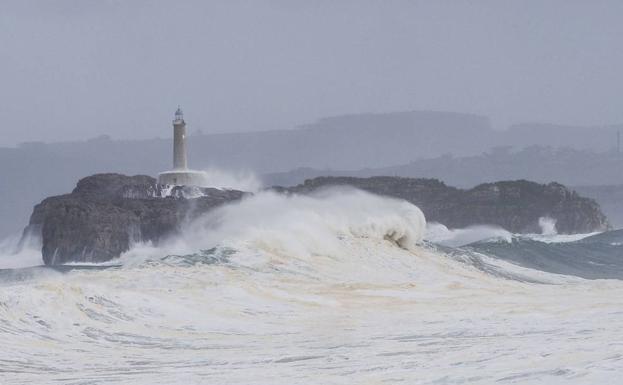 Cantabria, en alerta por viento y oleaje todo el fin de semana