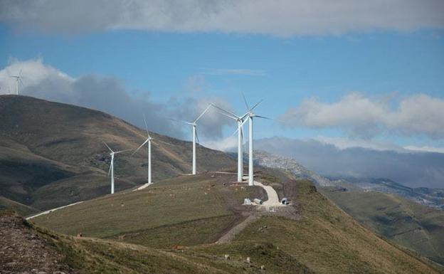 Los 16 parques eólicos en tramitación podrán abastecer a casi una tercera parte de la población de Cantabria