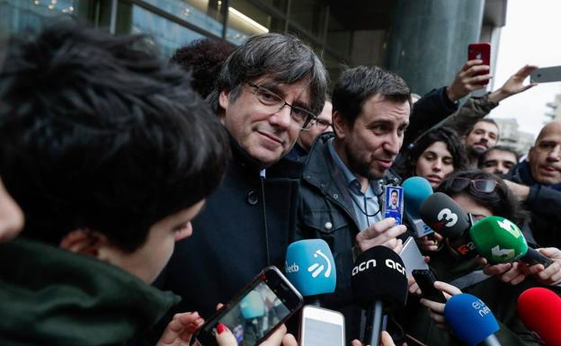 Puigdemont descarta instalarse en Cataluña y apuesta por agotar la legislatura