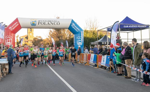 Medio millar de personas participa en la carrera solidaria de Nochebuena en Polanco