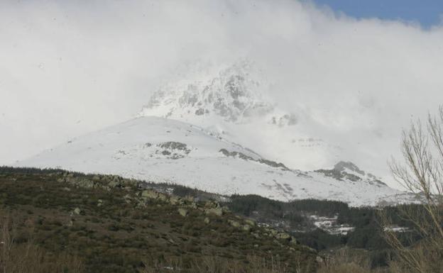 Fallece un montañero vasco de 34 años en el Pico Curavacas tras resbalarse y caer al vacío