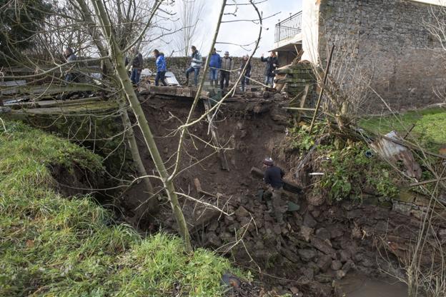 Campoo de Enmedio reclama la limpieza urgente y el dragado del cauce del río Híjar