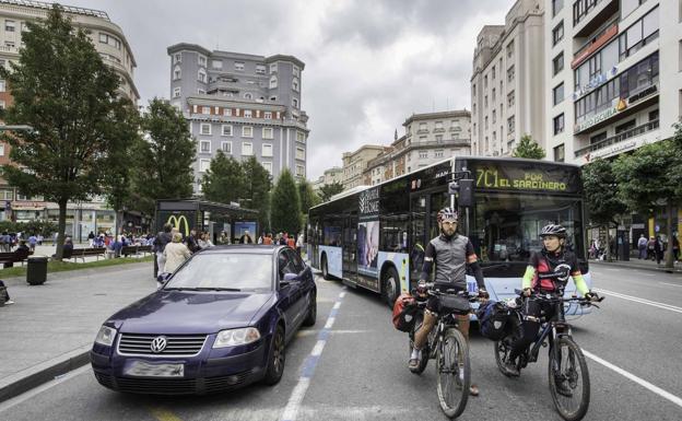 Los autobuses del TUS establecen horarios especiales en Nochevieja y Año Nuevo