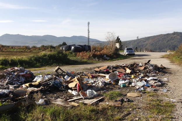 Torrelavega: Hartos de los vertederos ilegales