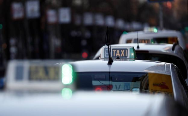 Los taxistas critican la licitación «injusta» de una licencia para el municipio de Miengo