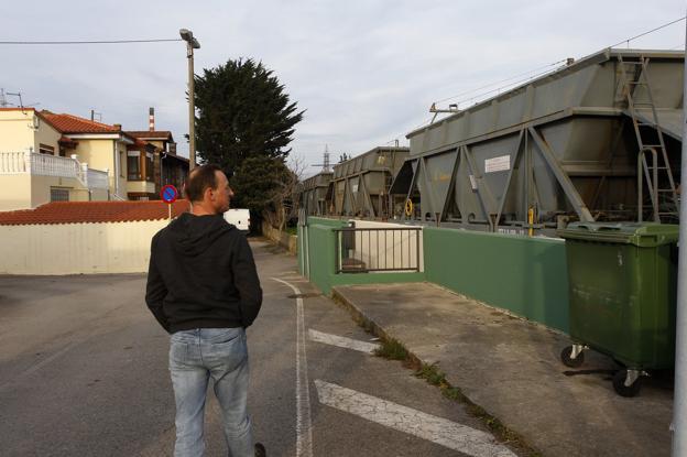 Barreda denuncia la existencia de un muro ferroviario frente a sus viviendas