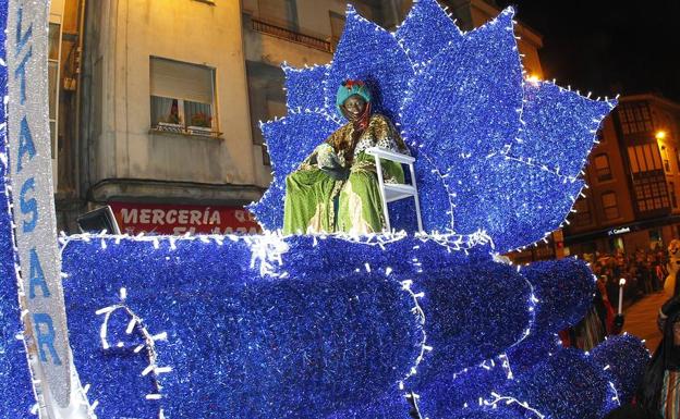 Cantabria recibe a los Reyes con cabalgatas en decenas de poblaciones