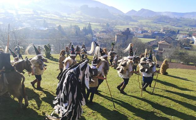 La Vijanera brilla ante miles de fieles a la fiesta de Silió