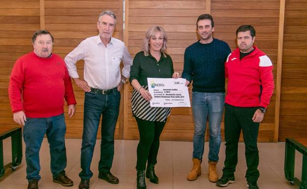 Polanco entrega a la asociación CanELA la recaudación de la marcha solidaria de Nochebuena